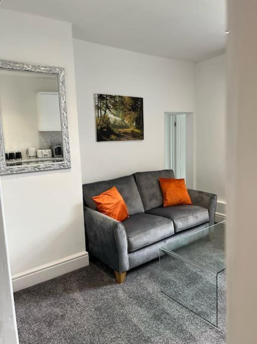 Town Centre Flat *